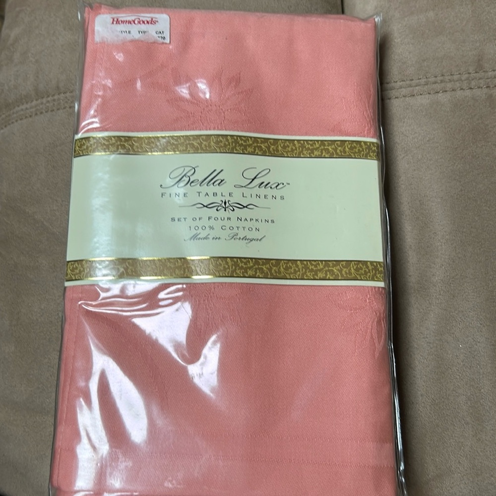 NWT set of 4 100%cotton napkins made in Portugal
